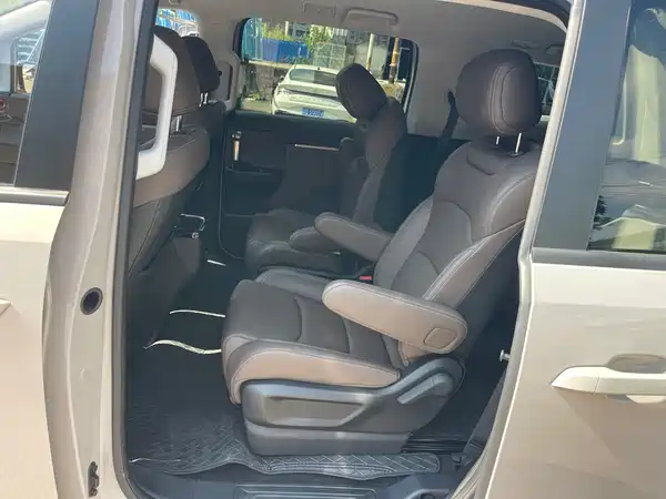 Wuling Starlight 730 New Energy 2025