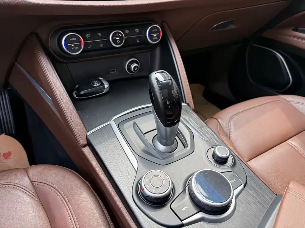 Alfa Romeo Stelvio 2019 — фото 16