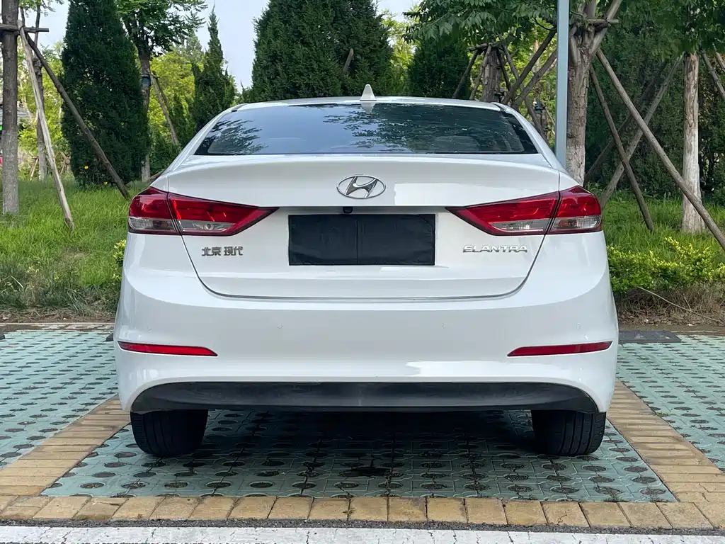 Hyundai Elantra 2020 — фото 6