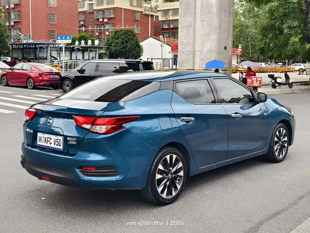 Nissan Bluebird 2019 — фото 12