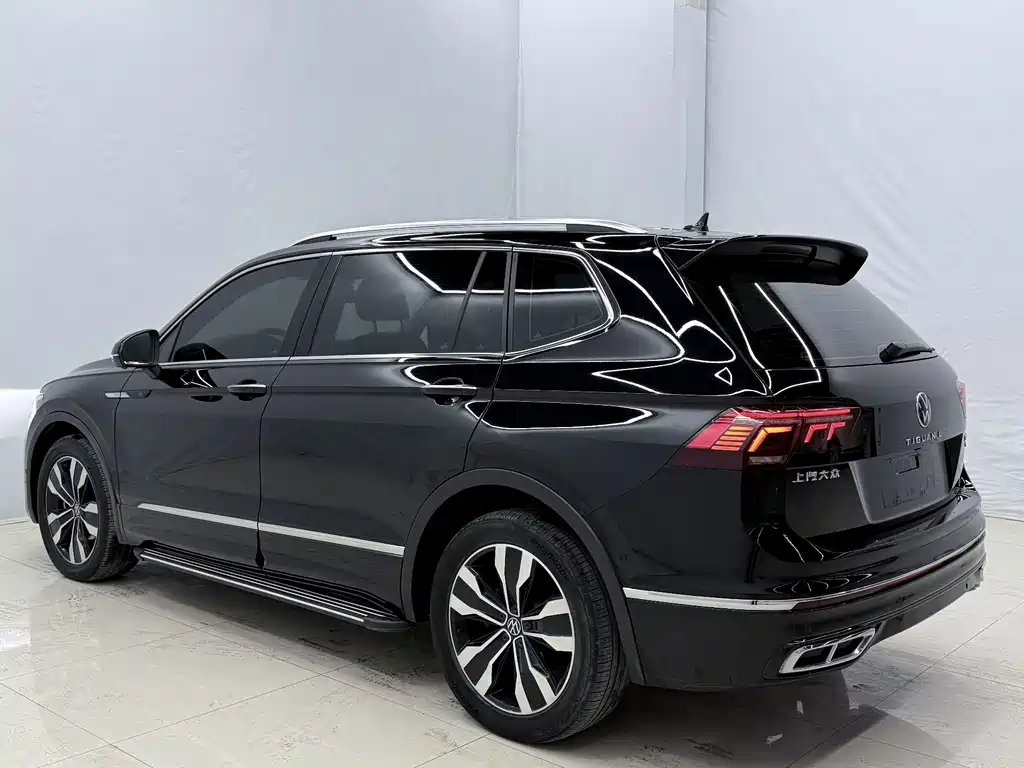 Volkswagen Tiguan L 2023 — фото 14