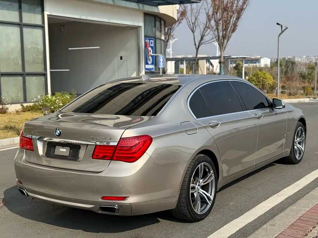 BMW 7 Series 2014 — фото 8