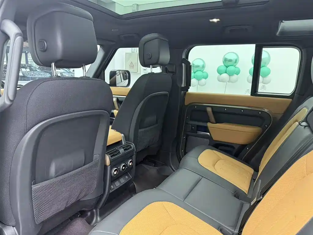 Land Rover Defender 2023 — фото 7