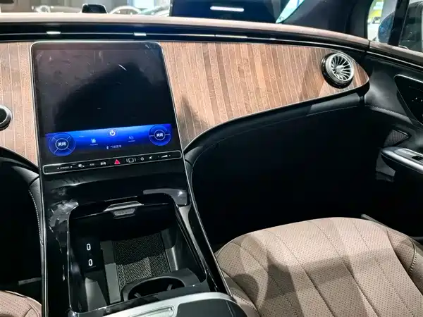 Mercedes-Benz EQE SUV 2025
