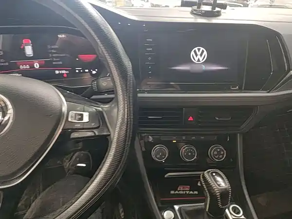 Volkswagen Sagitar 2021