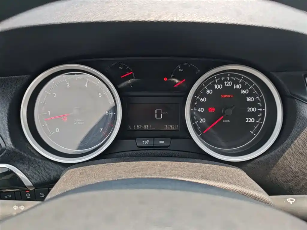 Peugeot 408 2015 — фото 12