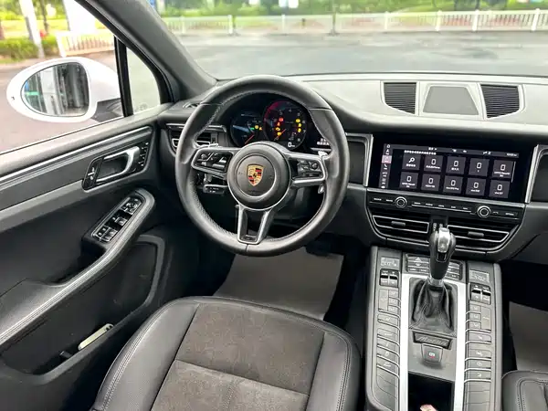Porsche Macan 2021
