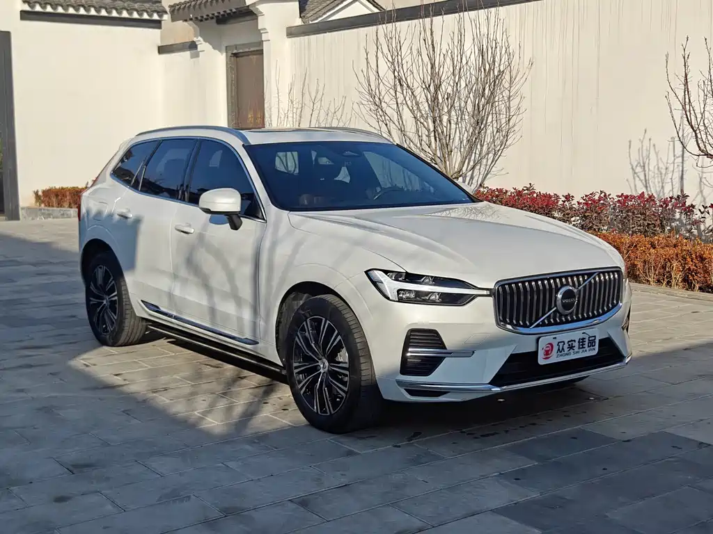 Volvo XC60 2022 — фото 3