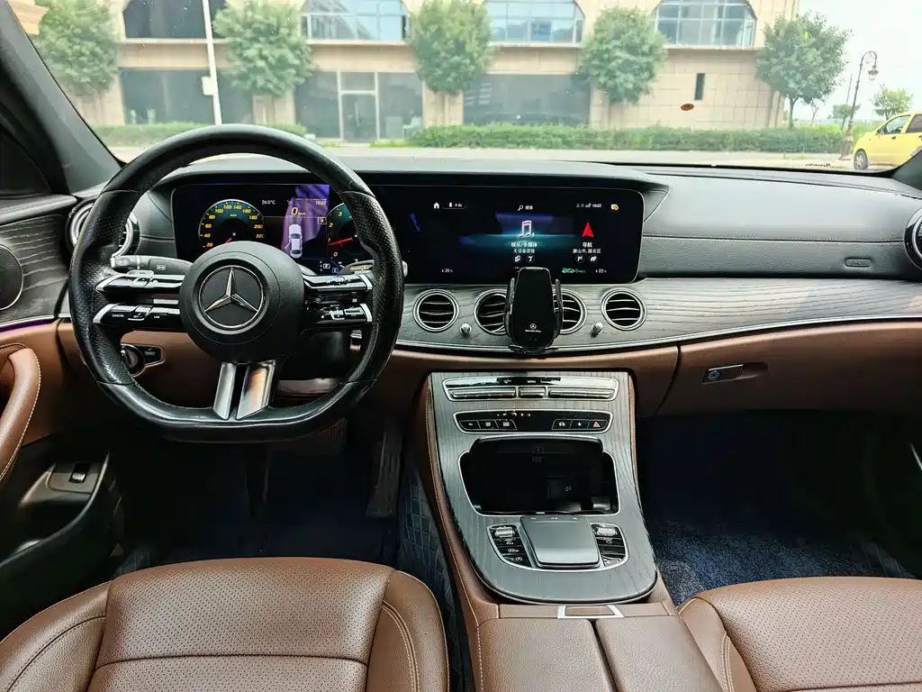 Mercedes-Benz E-Class 2021 — фото 11