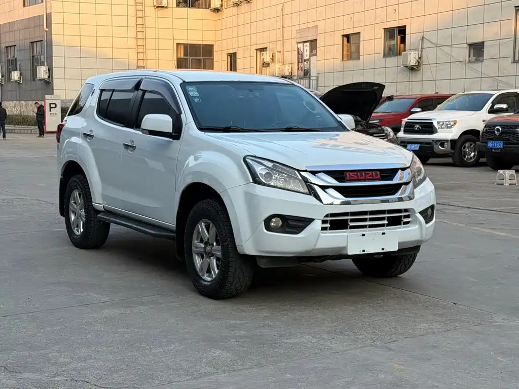 Isuzu MU-X 2016 — фото 3