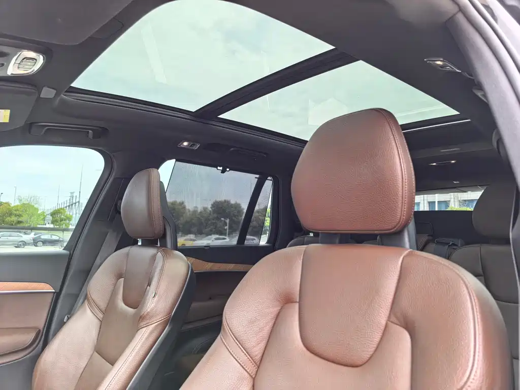 Volvo XC90 2020 — фото 18