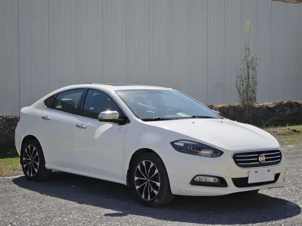 Fiat Viaggio 2015 — фото 3