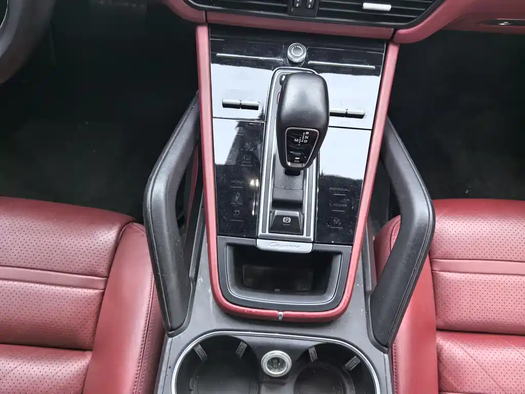 Porsche Cayenne 2018 — фото 17