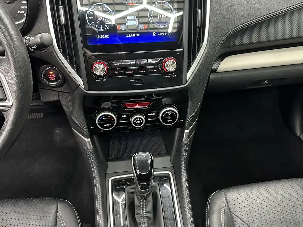 Subaru Forester 2022 — фото 14