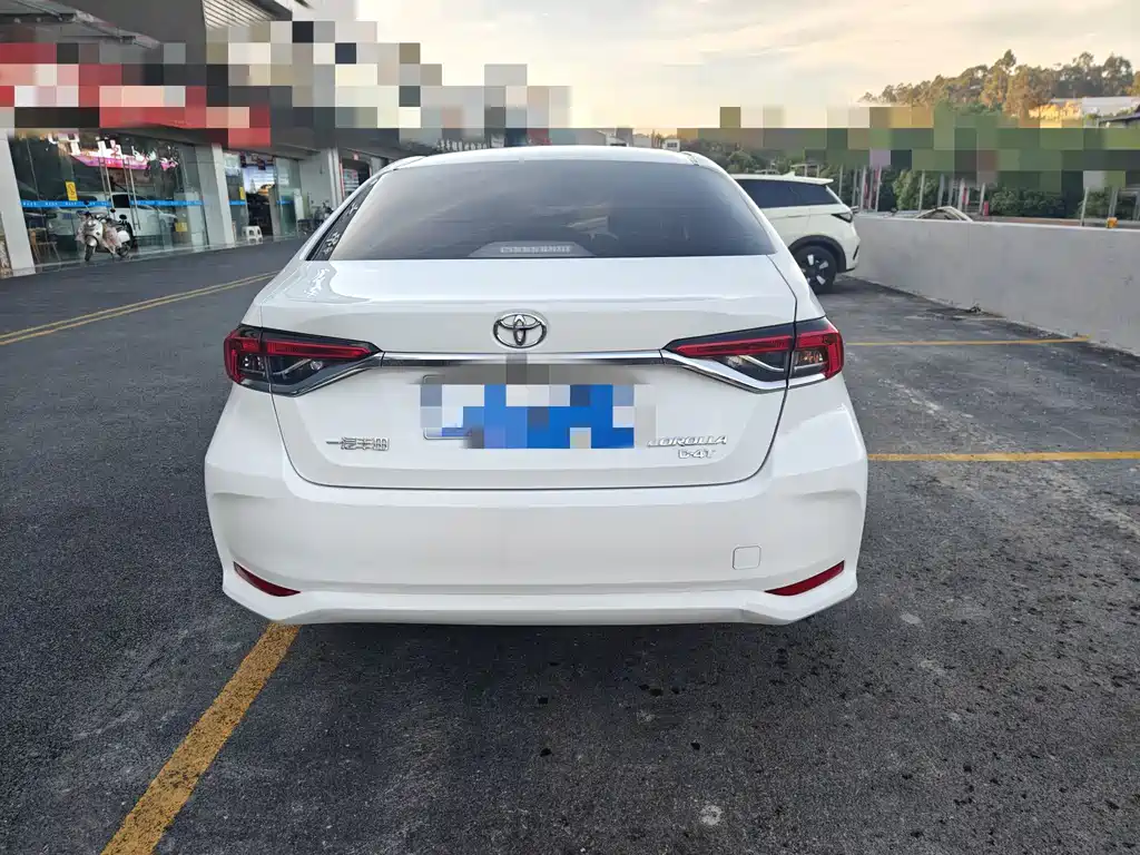 Toyota Corolla 2023 — фото 10