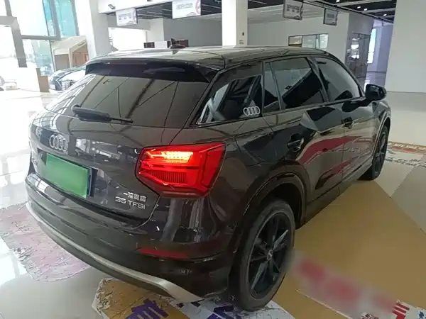 Audi Q2L 2020