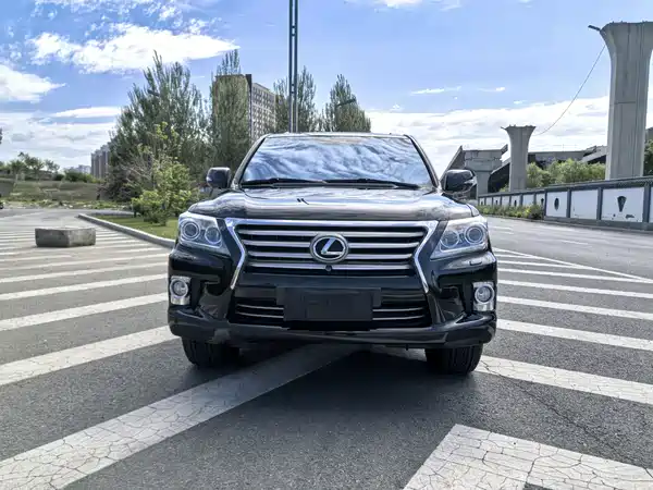 Lexus LX 2012