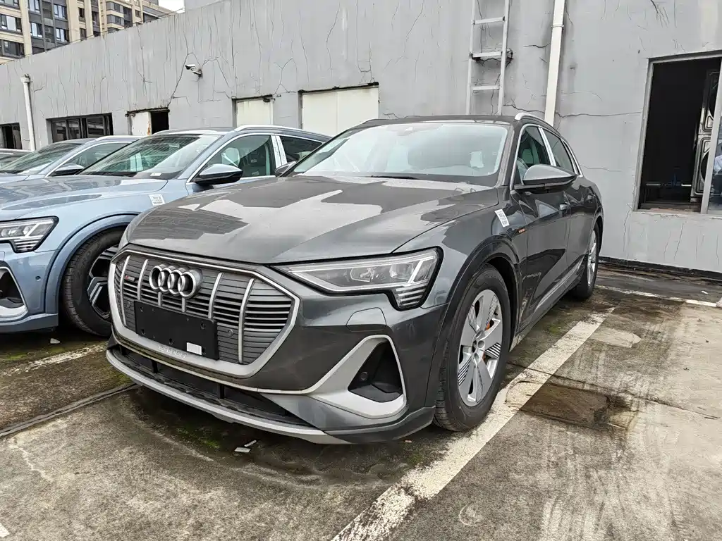 Audi e-tron 2026