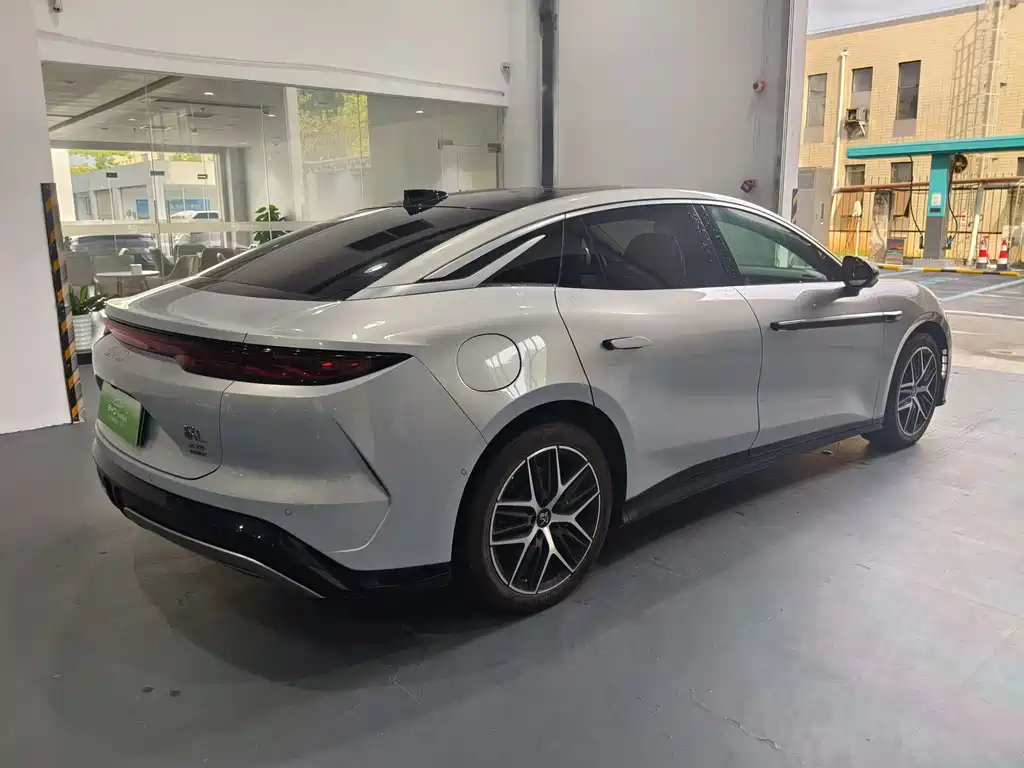 BYD Han L 2025