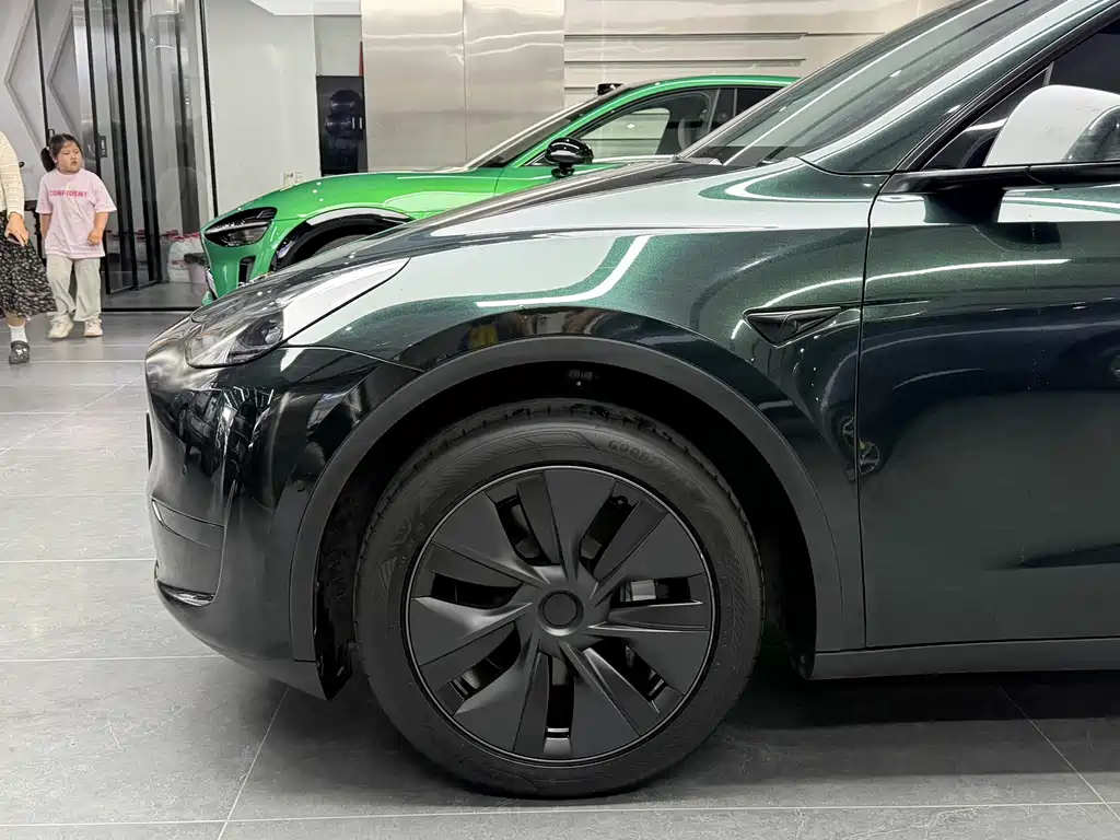 Tesla Model Y 2023 — фото 16