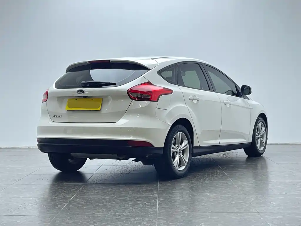 Ford Focus 2018 — фото 4