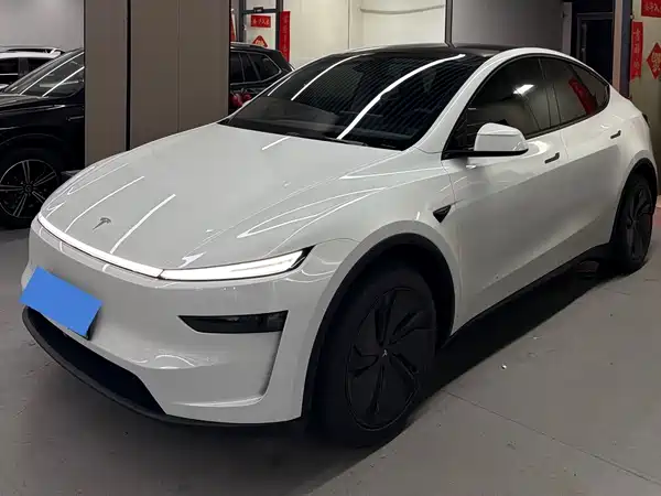 Tesla Model Y 2025