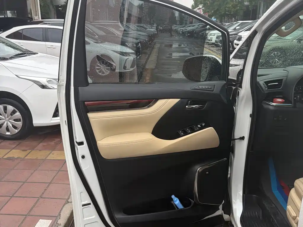 Toyota Alphard 2017 — фото 9