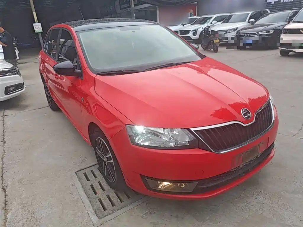 Skoda Rapid Spaceback 2014 — фото 4