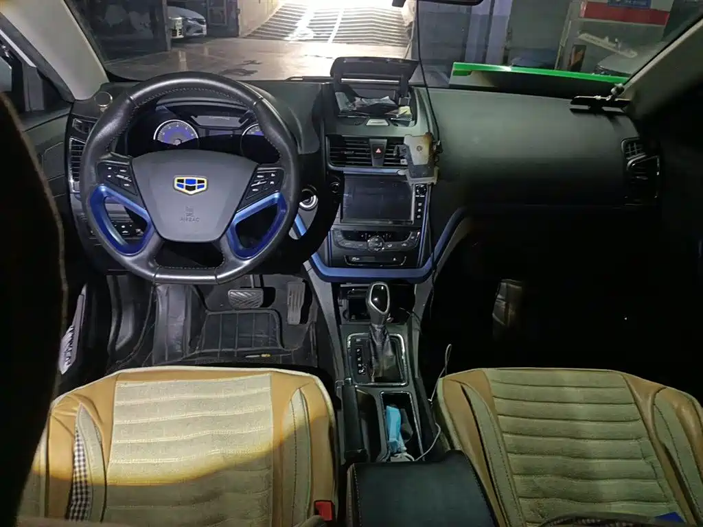 Geely Emgrand 2016 — фото 12