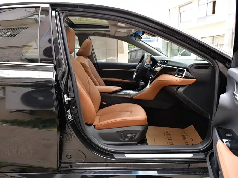 Toyota Camry 2021 — фото 12