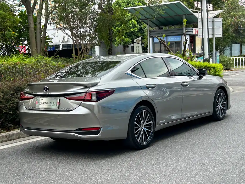 Lexus ES 2022 — фото 4