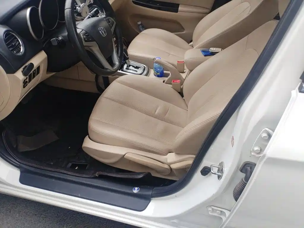 Changan Eado 2015 — фото 16