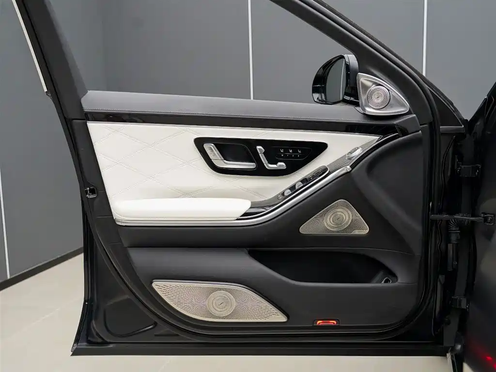 Mercedes-Benz Maybach S-Class 2023 — фото 9