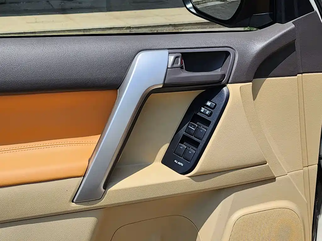 Toyota Prado 2014 — фото 10