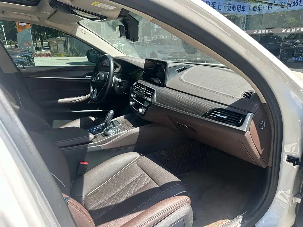 BMW 5 Series 2020 — фото 13