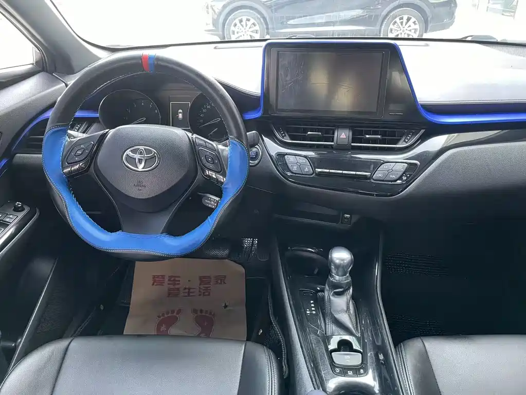 Toyota C-HR 2018 — фото 8