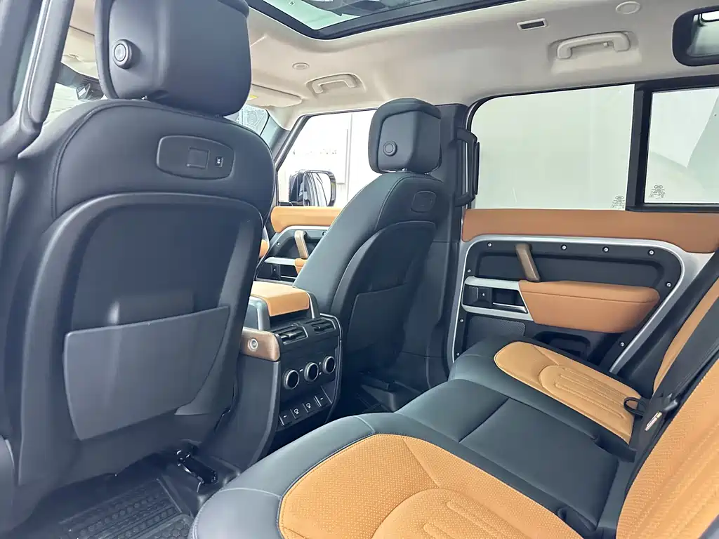 Land Rover Defender 2021 — фото 12