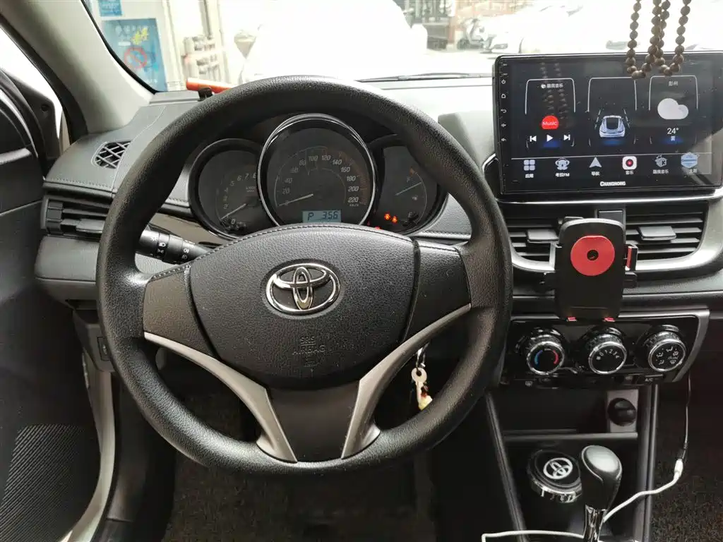 Toyota Yaris L 2021