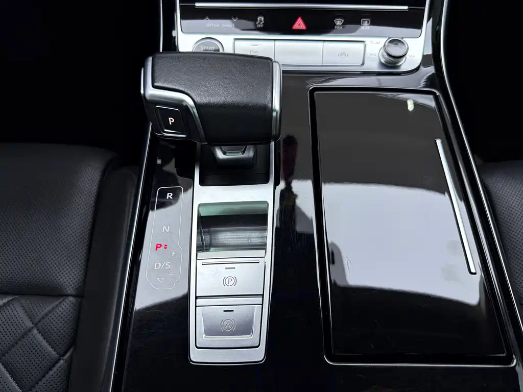 Audi A8 2021 — фото 11