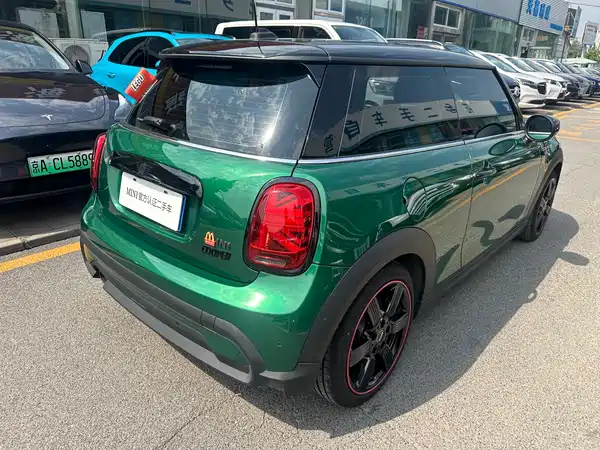MINI MINI 2023