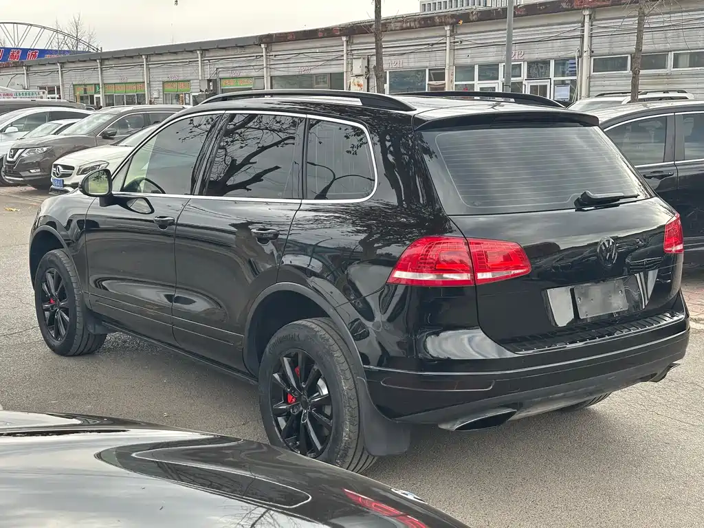 Volkswagen Touareg 2017 — фото 16