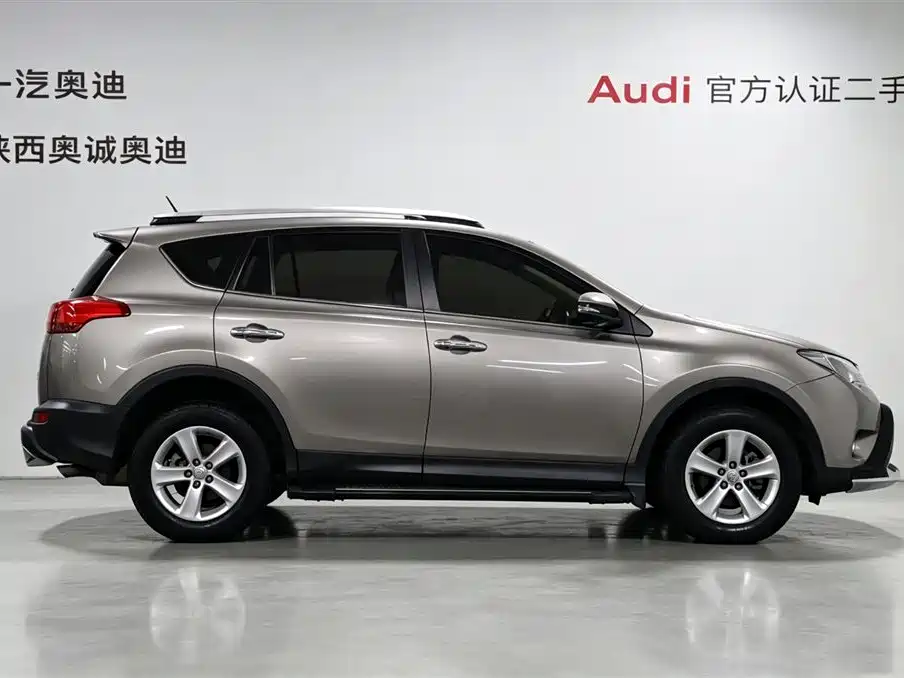 Toyota RAV4 2015 — фото 3