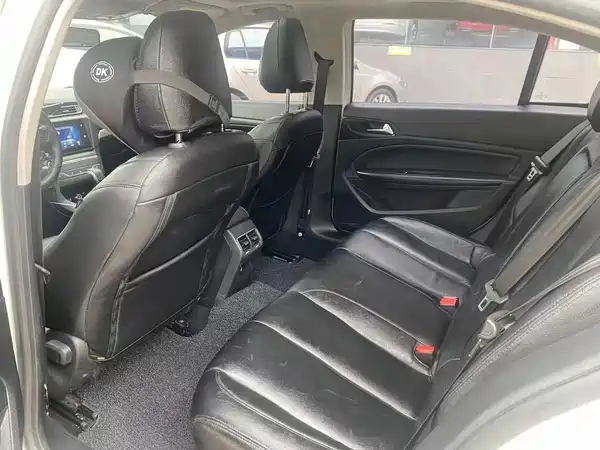 Peugeot 408 2016