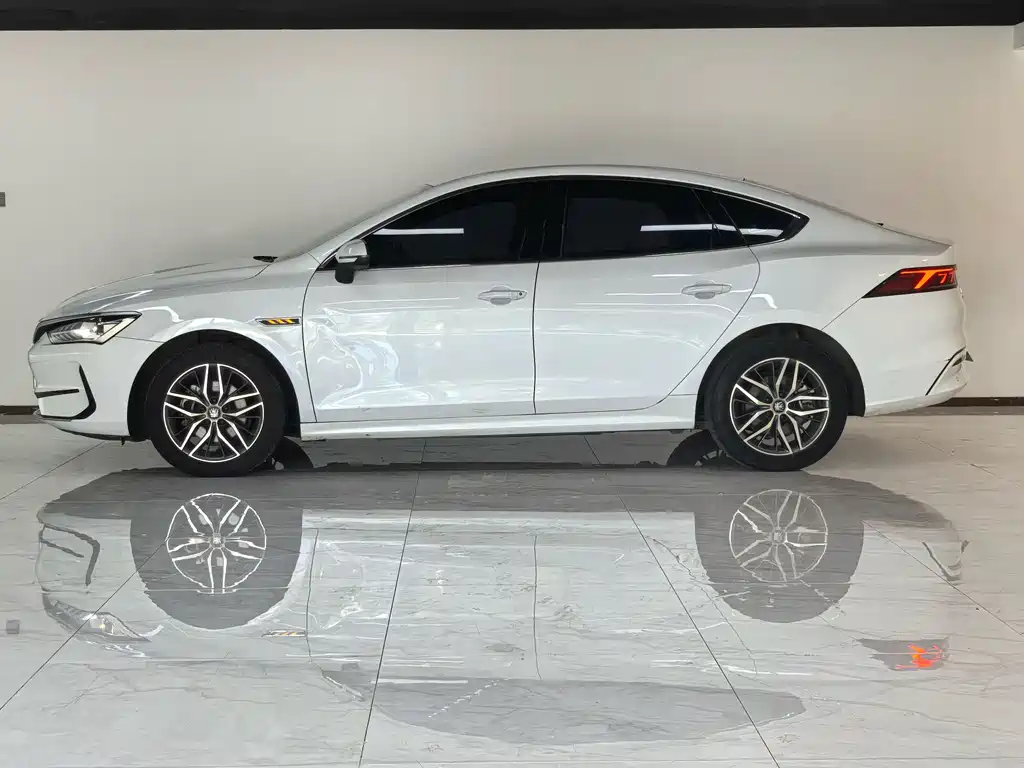 BYD Qin PLUS 2023 — фото 9