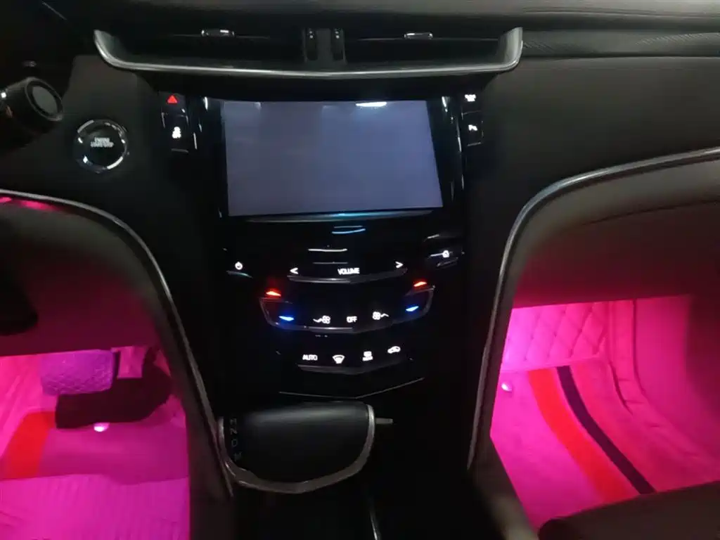 Cadillac XTS 2017 — фото 13