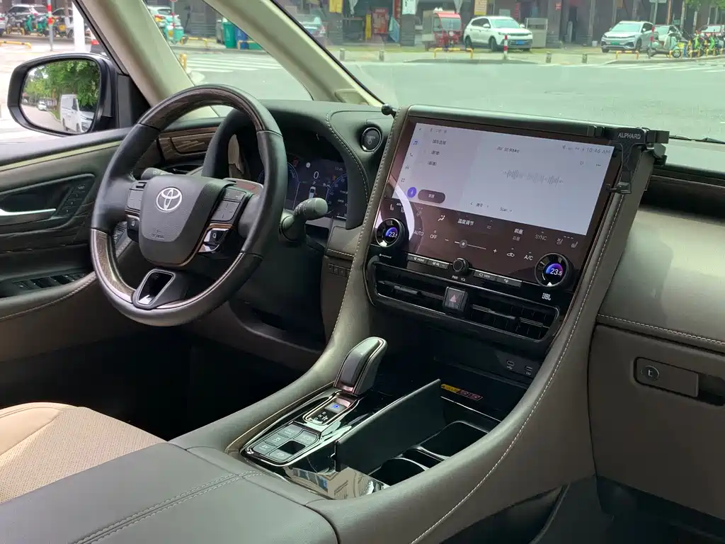 Toyota Alphard 2024