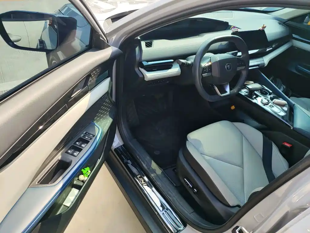 Changan UNI-V Smart Electric Idd 2023 — фото 16