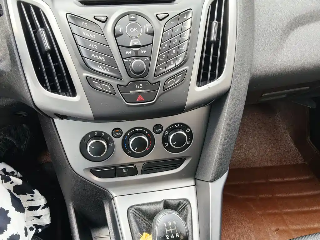 Ford Focus 2014 — фото 11