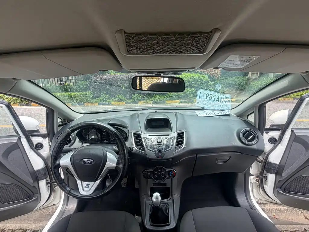 Ford Fiesta 2014 — фото 17