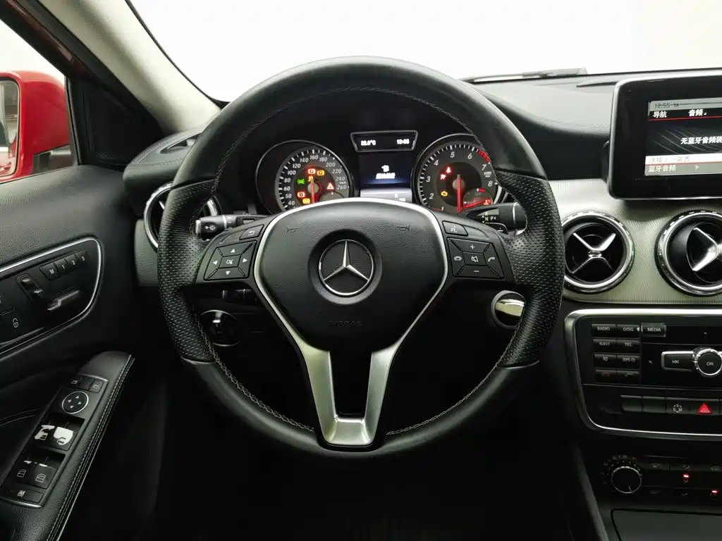 Mercedes-Benz GLA 2015 — фото 11